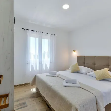 Ferienhaus In Privlaka Mit Privatem Pool - B61955
