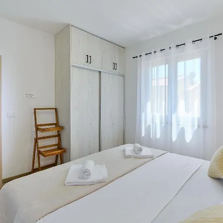 Ferienhaus In Privlaka Mit Privatem Pool - B61955 プリヴラカ
