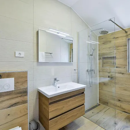 Ferienhaus In Privlaka Mit Privatem Pool - B61955 プリヴラカ